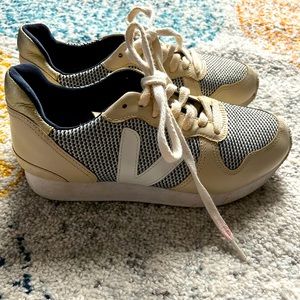 Veja Women Sneakers size 6